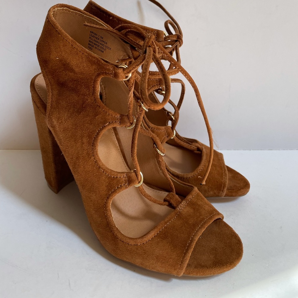 Steve Madden Aryah Sandals Size 7